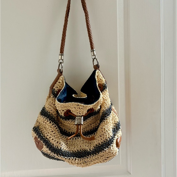 Elegant Tan and Brown Woven Shoulder Bag - Picture 1 of 8